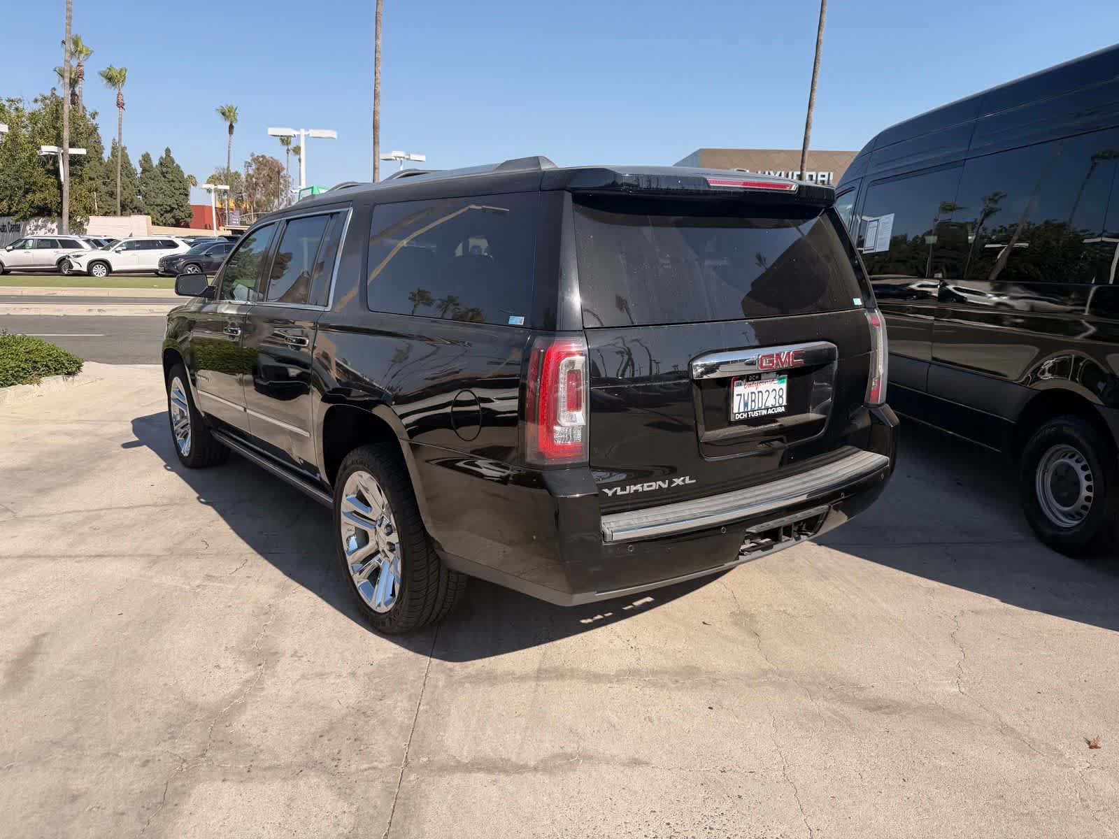 Used 2016 GMC Yukon XL Denali AWD/4WD image 3