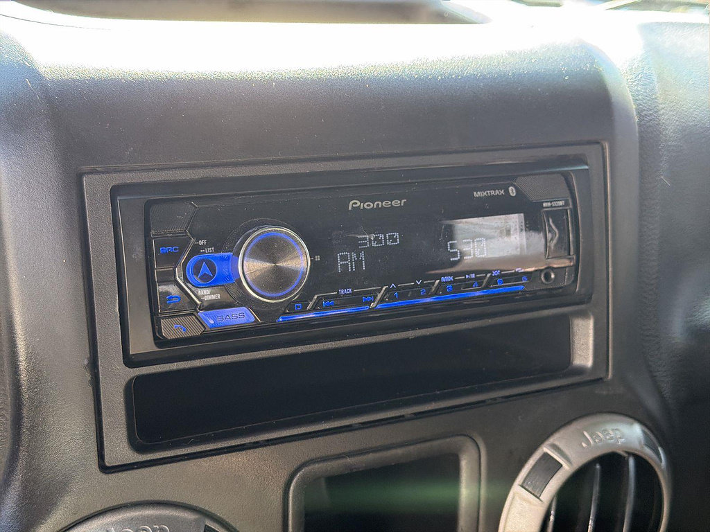 Used 2015 Jeep Wrangler Sport AWD/4WD image 12