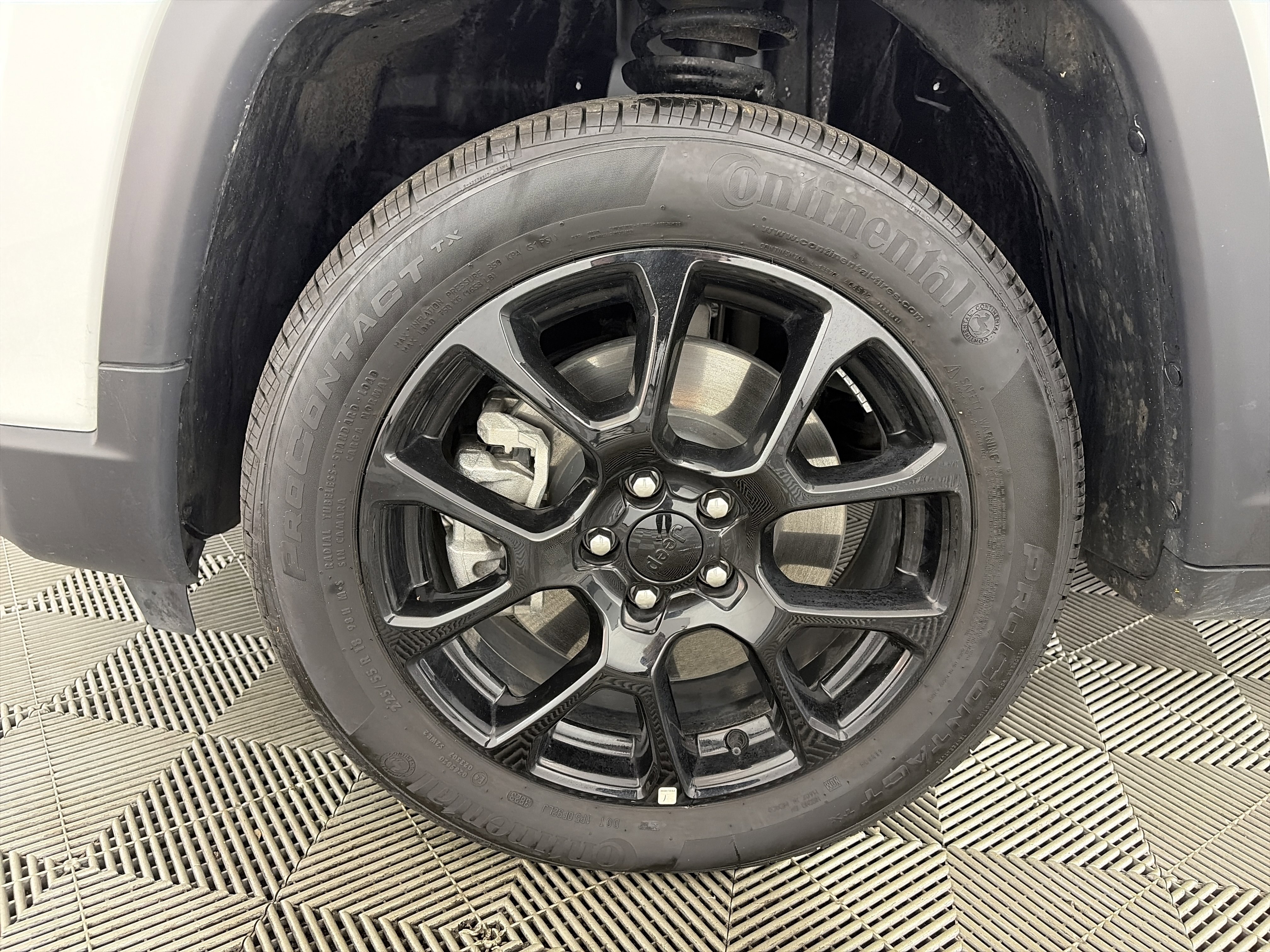 Used 2024 Jeep Compass Latitude w/ Convenience Group AWD/4WD image 13