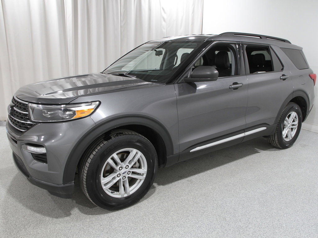 Certified 2022 Ford Explorer XLT w/ Equipment Group 202A image 3
