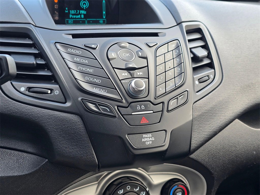 Used 2015 Ford Fiesta SE image 21