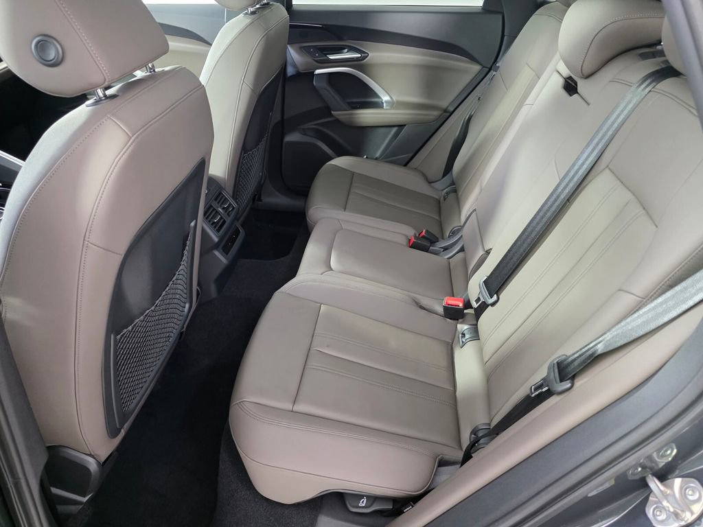 Used 2025 Audi Q5 Premium image 14