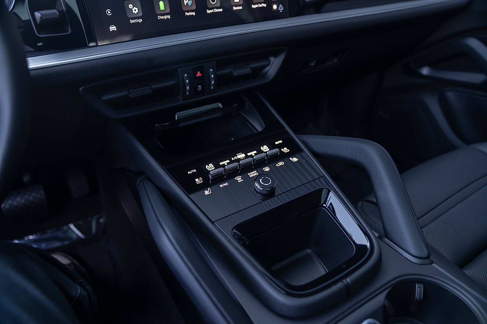 Certified 2025 Porsche Cayenne E-Hybrid Coupe AWD/4WD image 14
