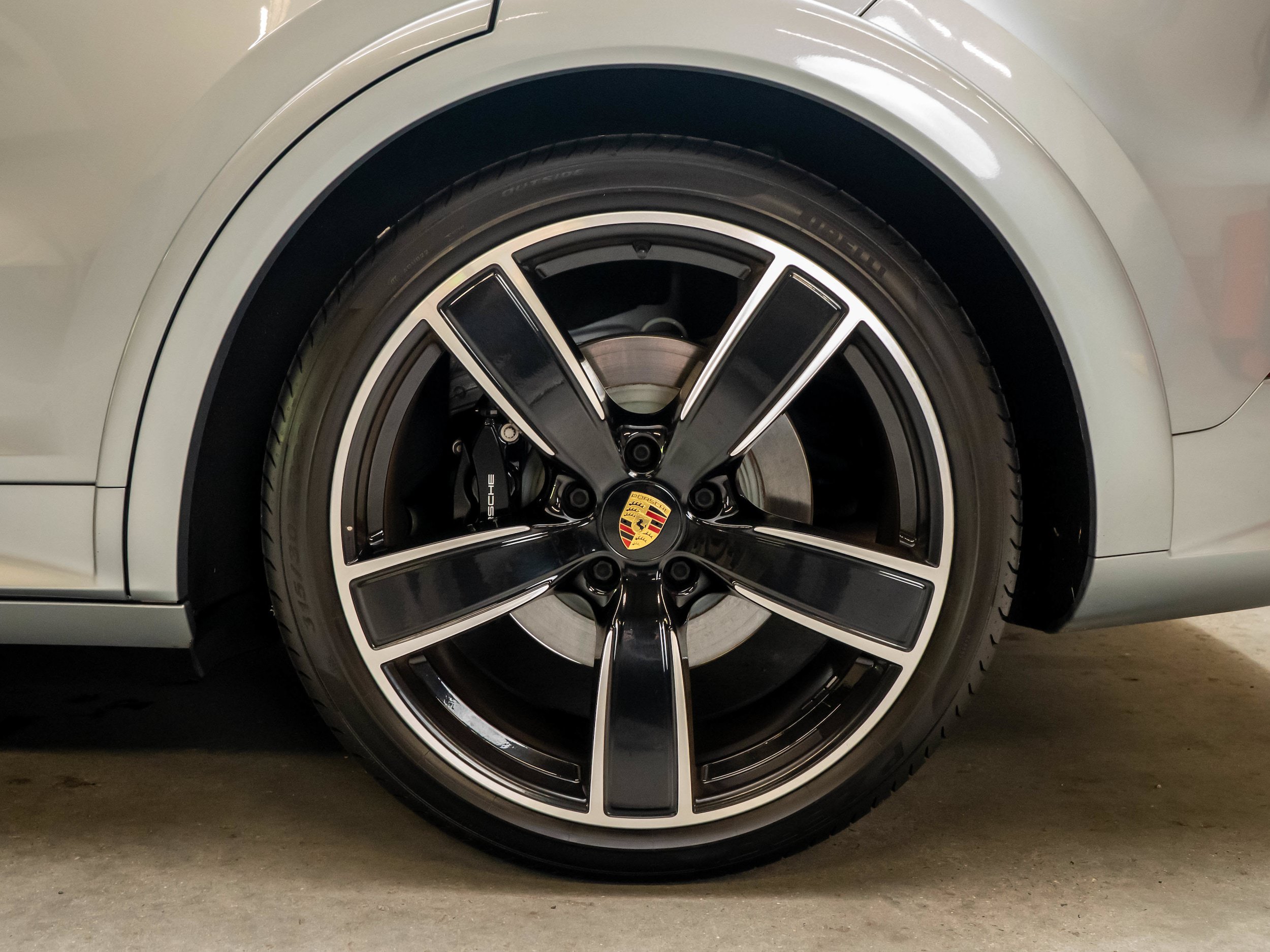 Used 2022 Porsche Cayenne GTS AWD/4WD image 17