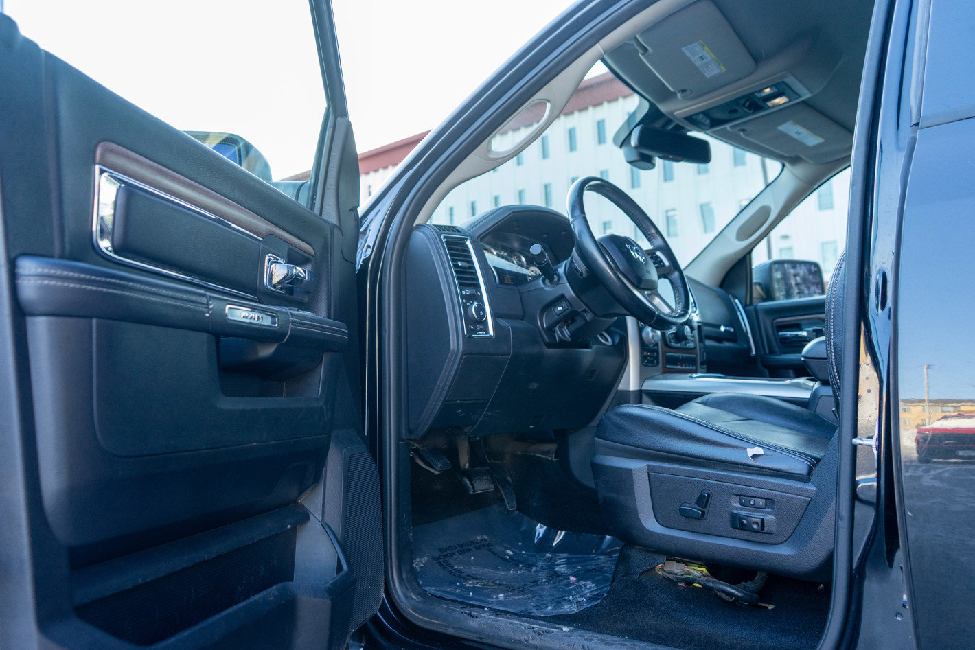 Used 2016 RAM 1500 Laramie w/ Convenience Group image 13