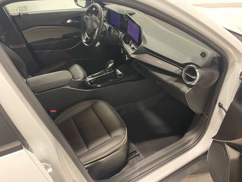 Used 2025 Chevrolet Trax ACTIV image 27