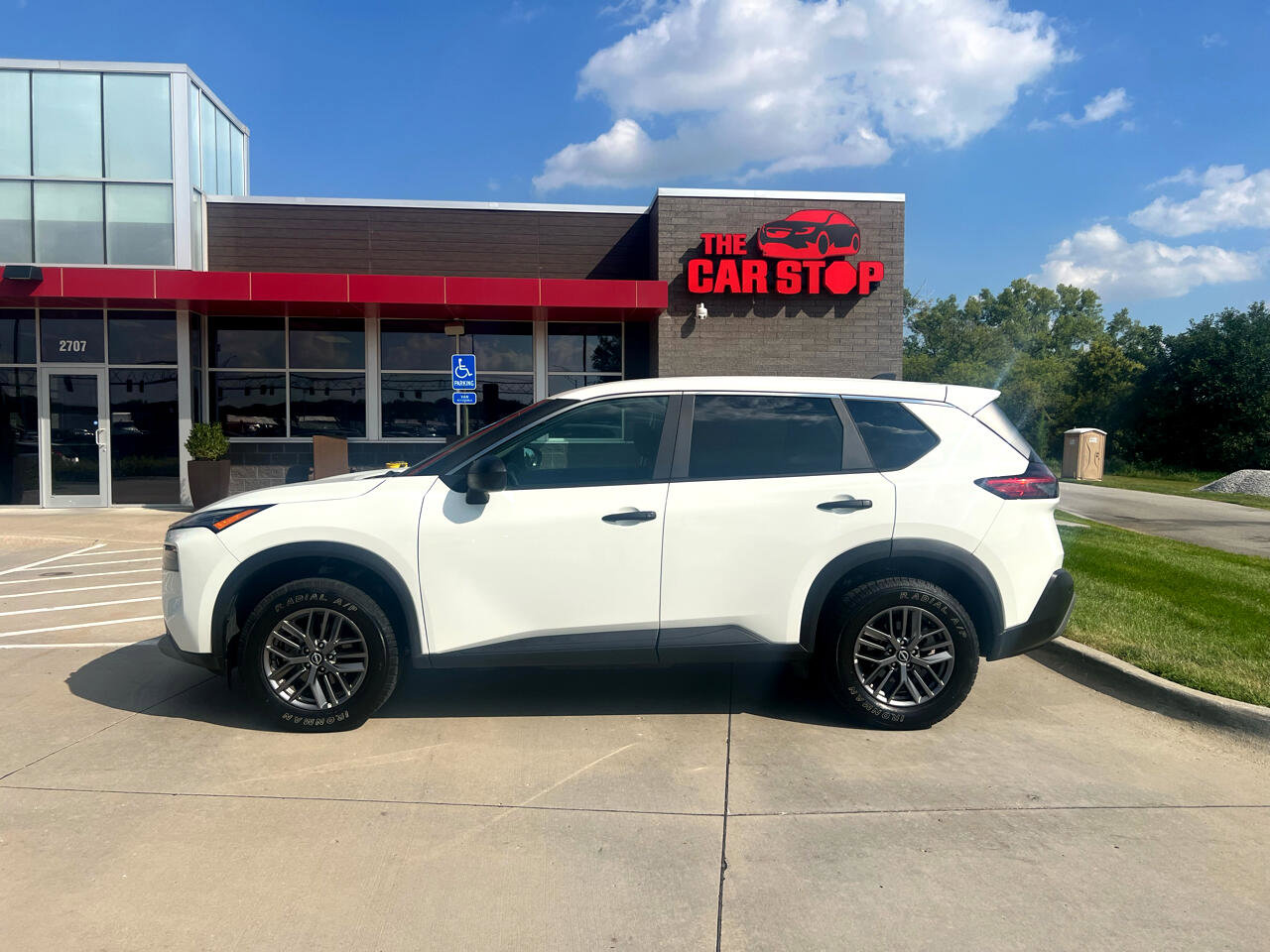 Used 2023 Nissan Rogue S image 1