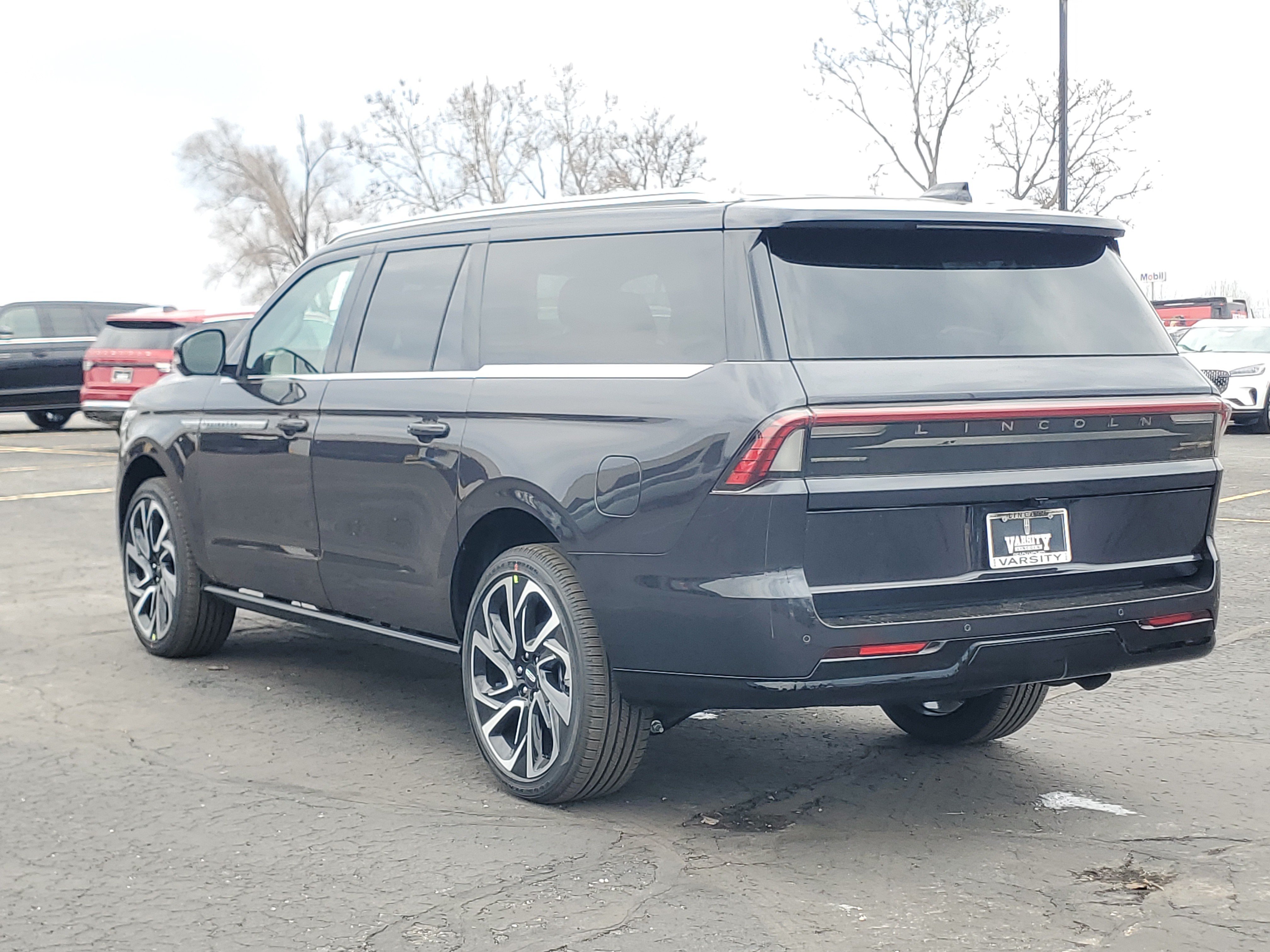 New 2026 Lincoln Navigator L Reserve AWD/4WD image 3