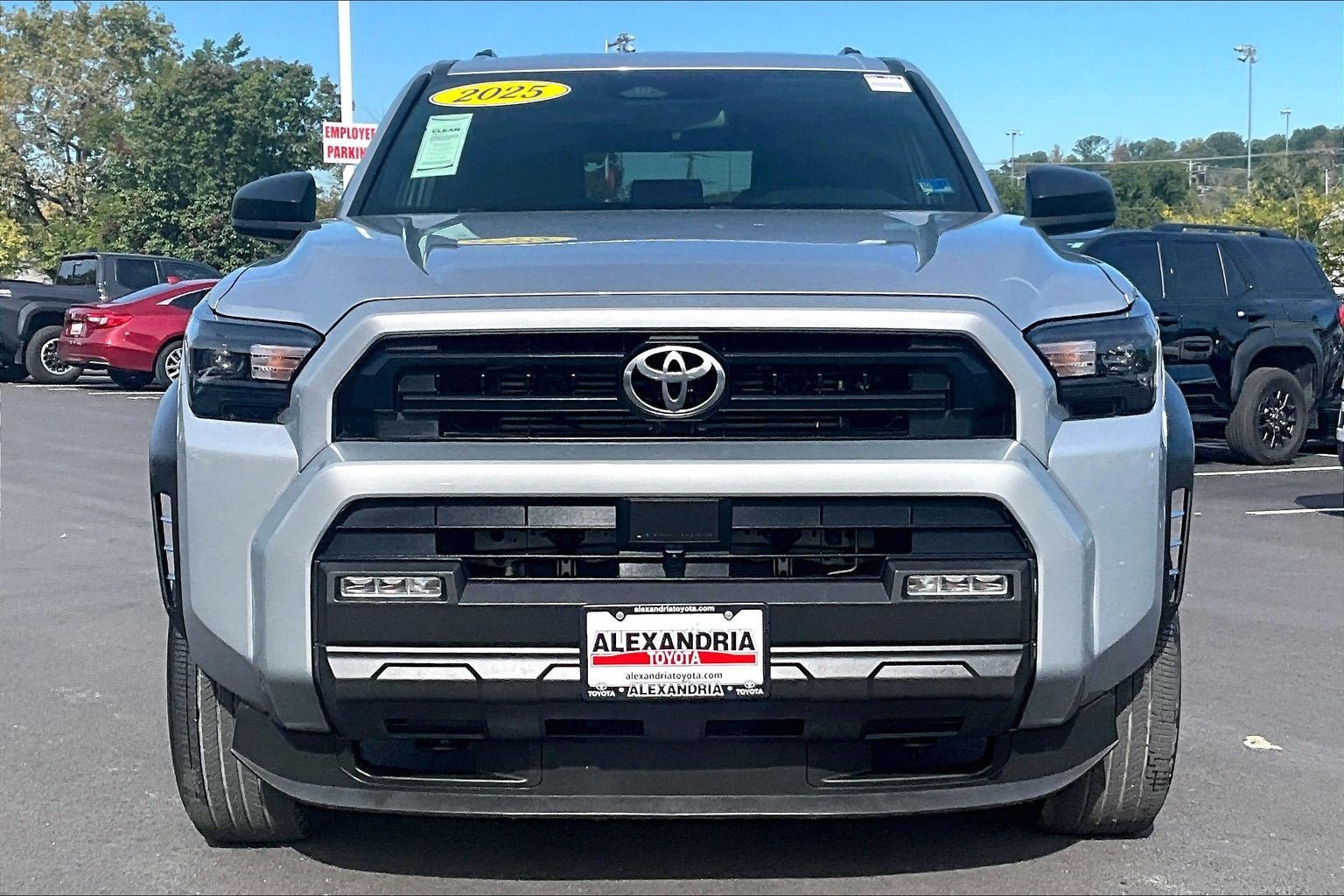 Used 2025 Toyota 4Runner SR5 AWD/4WD image 3