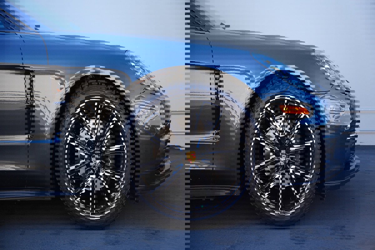 Used 2020 Porsche Panamera 4 image 7