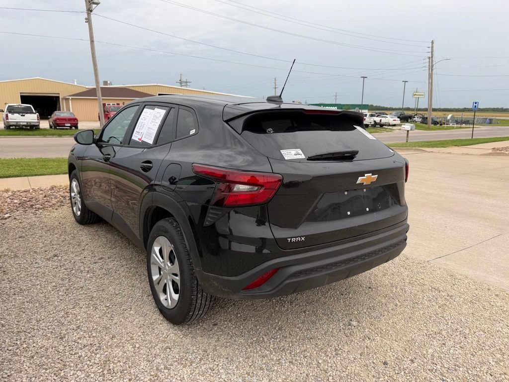 Used 2026 Chevrolet Trax LS FWD image 3