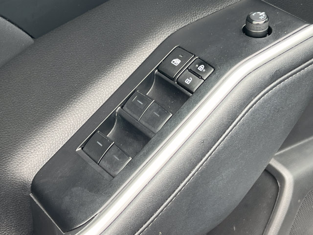 Used 2023 Toyota Highlander XLE AWD/4WD image 18