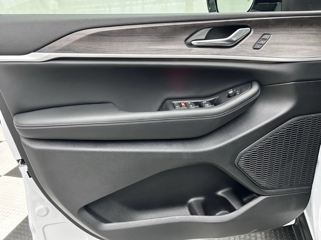 New 2025 Jeep Grand Cherokee Limited AWD/4WD image 10