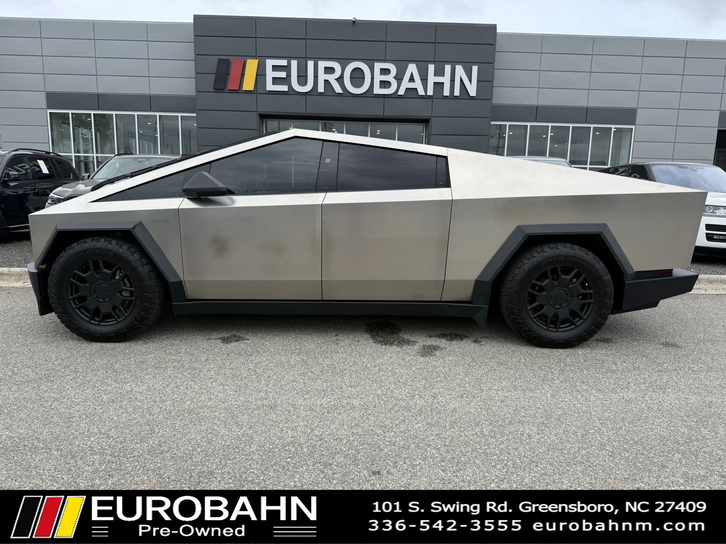 Used 2024 Tesla Cybertruck AWD Crew Cab image 3