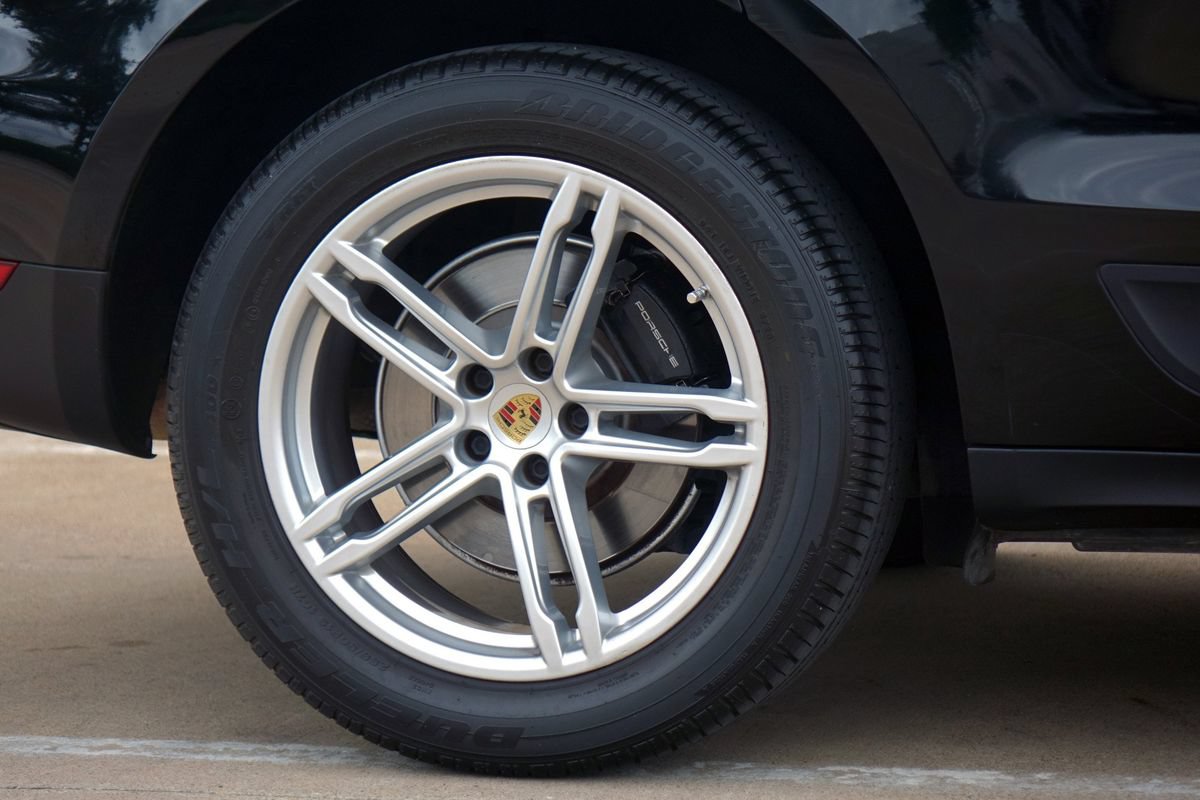 Used 2019 Porsche Macan AWD/4WD image 29