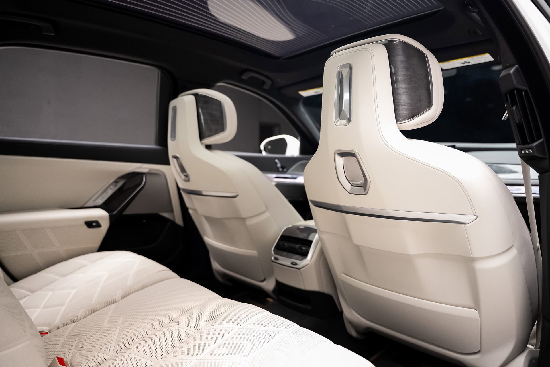 Used 2024 BMW i7 xDrive60 image 69