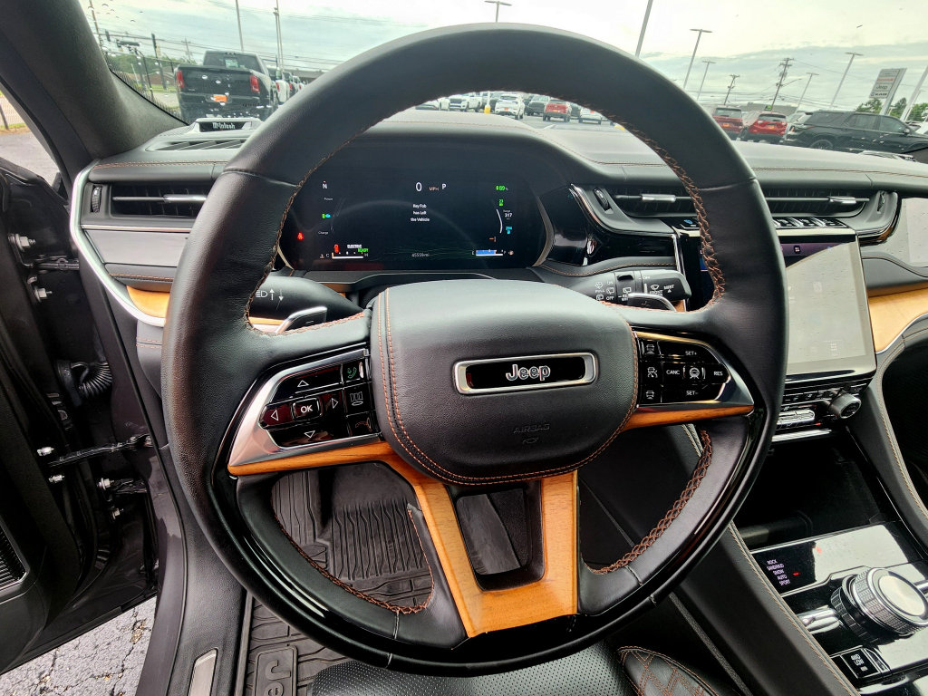 Used 2022 Jeep Grand Cherokee Summit AWD/4WD image 28