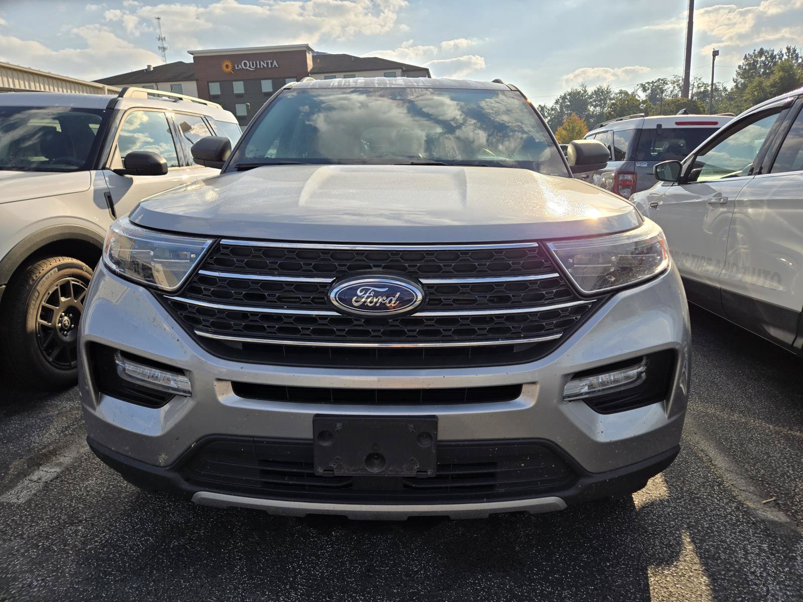 Used 2023 Ford Explorer XLT w/ Equipment Group 202A RWD image 2