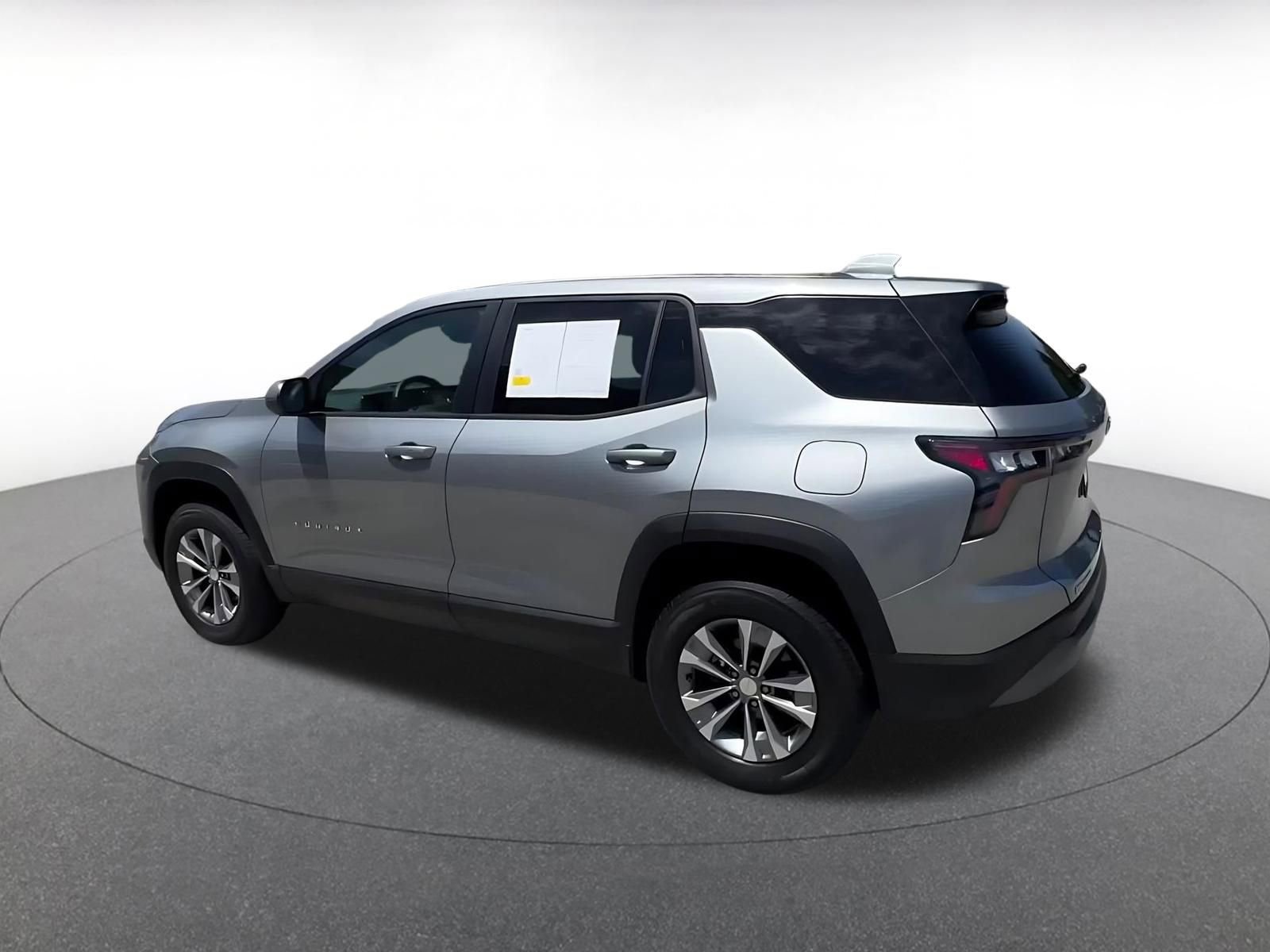 Used 2025 Chevrolet Equinox LT FWD image 10