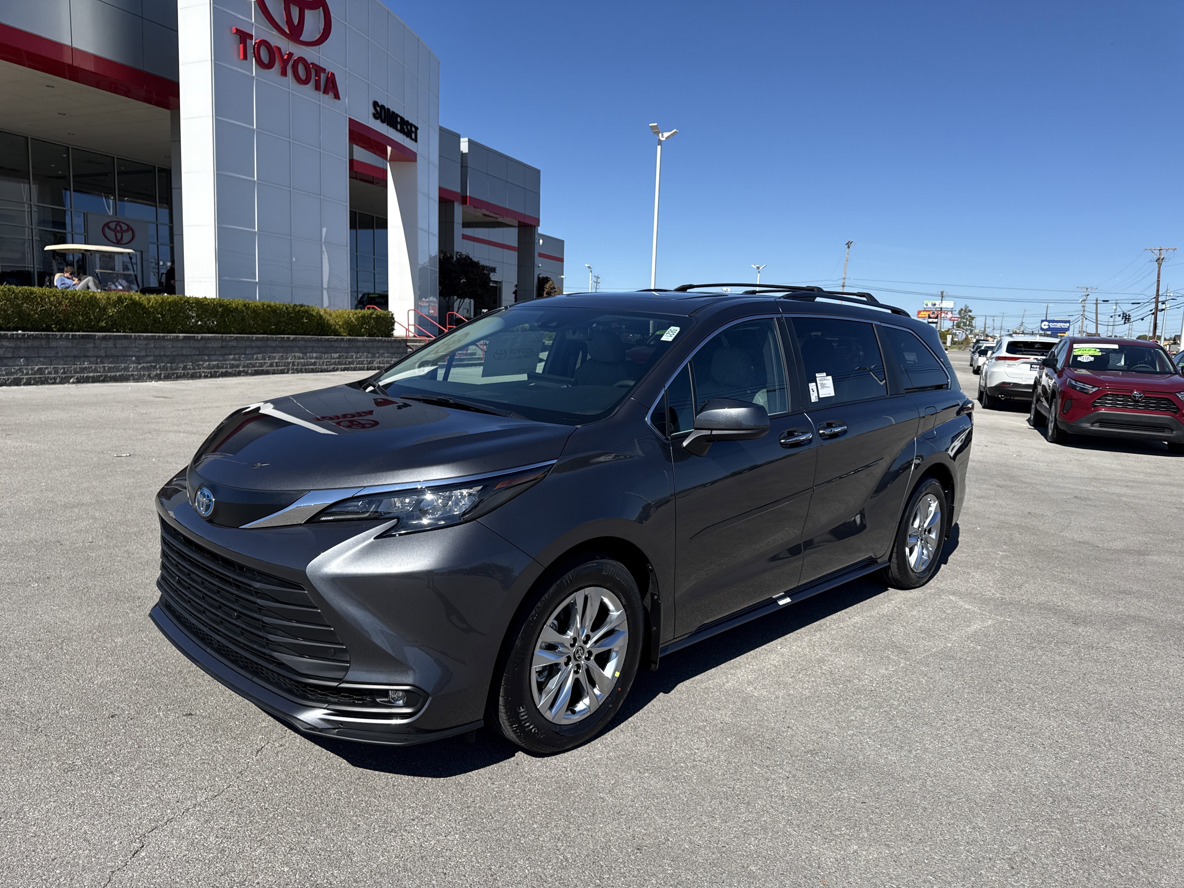New 2025 Toyota Sienna XLE image 7