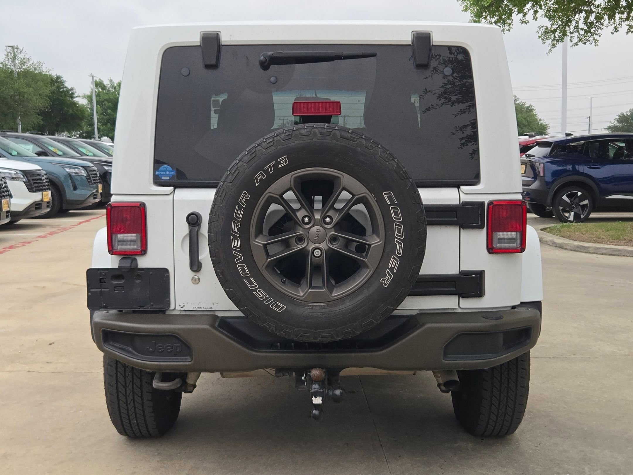 Used 2016 Jeep Wrangler Sahara AWD/4WD image 4
