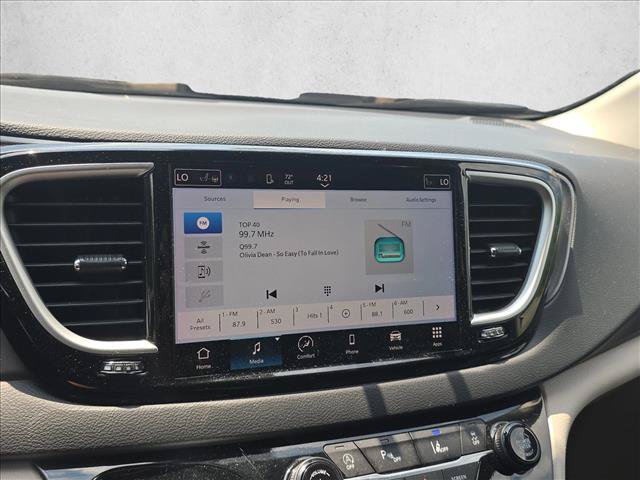 Used 2024 Chrysler Pacifica Touring-L FWD image 12