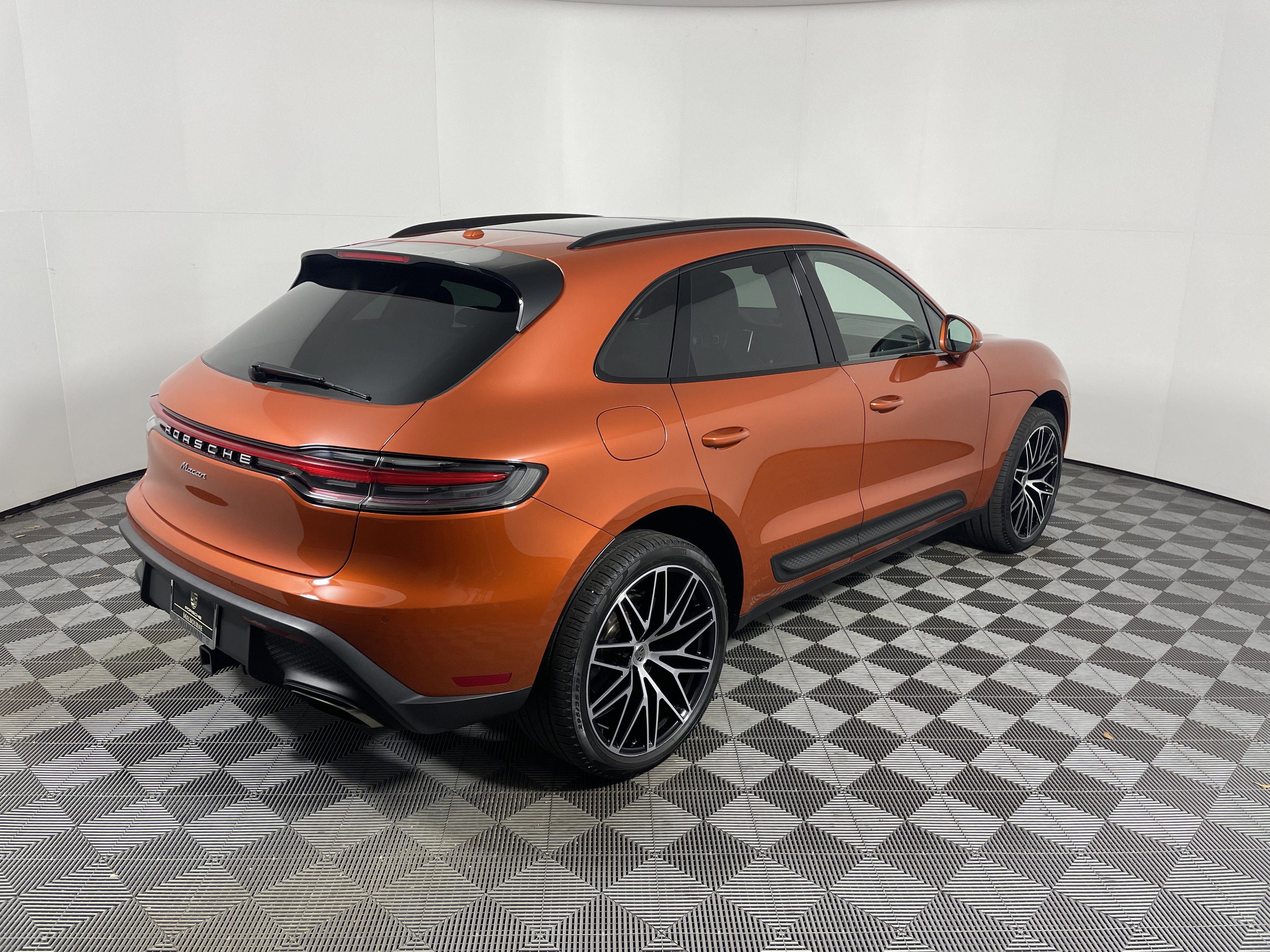 Certified 2022 Porsche Macan AWD/4WD image 7