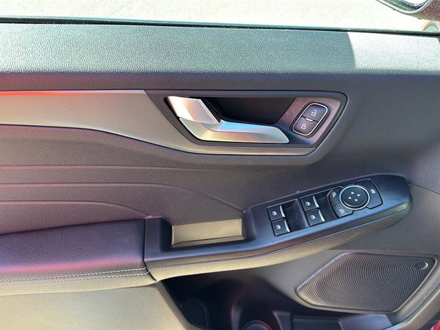 New 2026 Ford Escape SE image 13