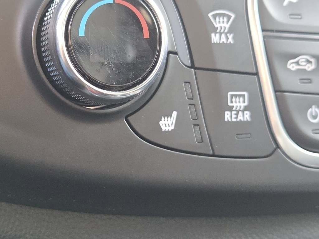 Used 2020 Chevrolet Traverse LT w/ LT Premium Package image 12