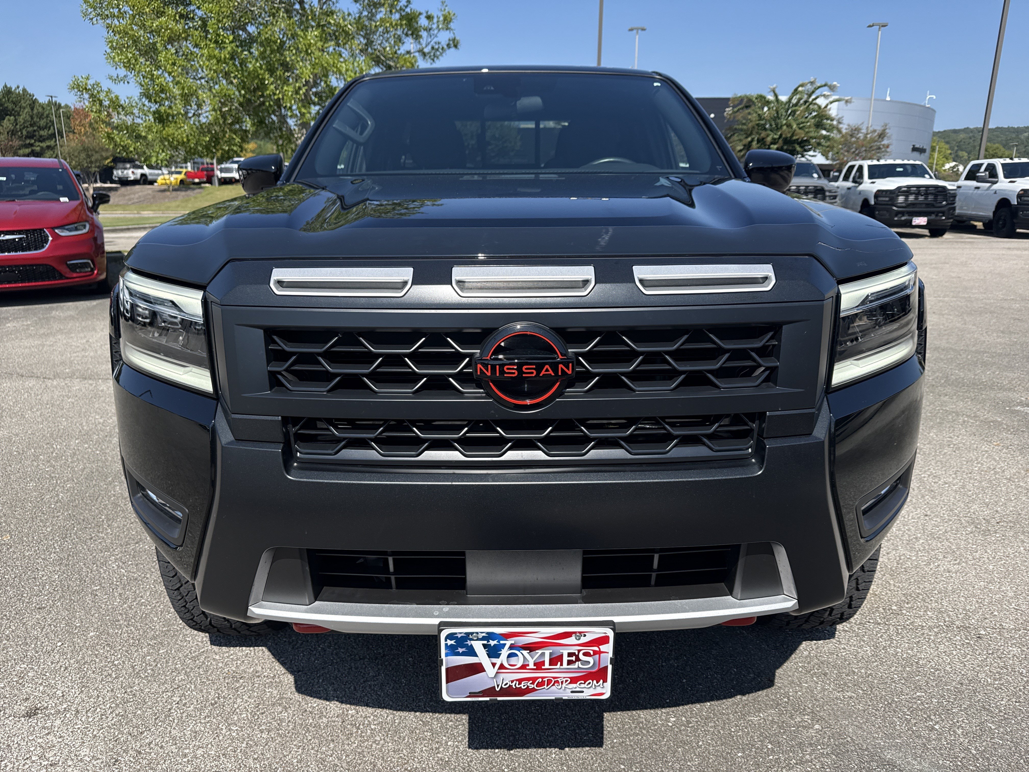 Used 2025 Nissan Frontier PRO-4X AWD/4WD image 2
