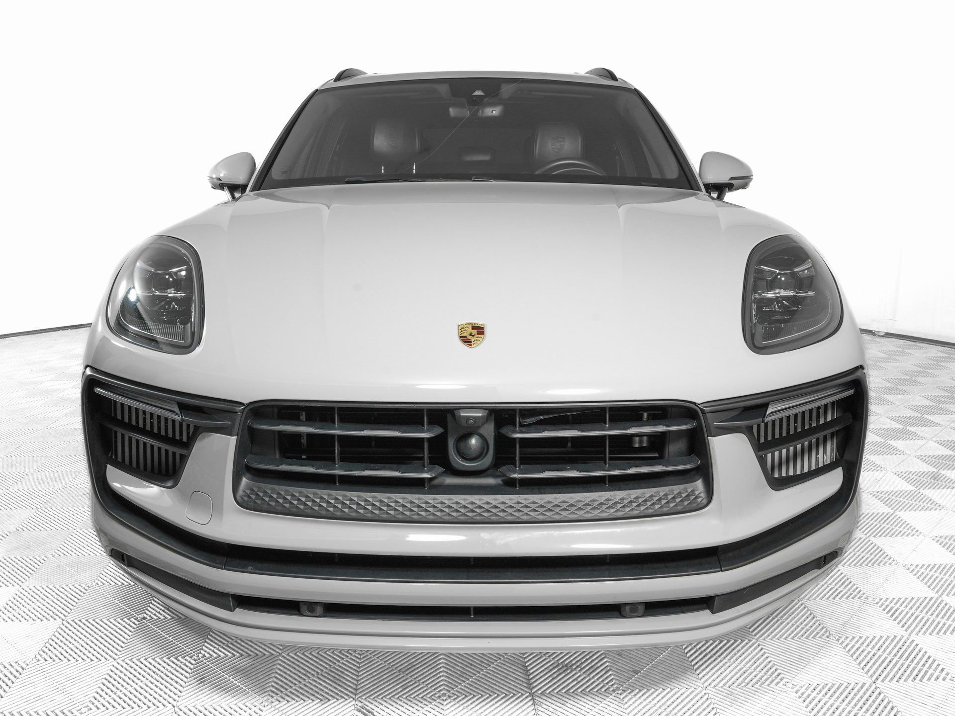 Used 2024 Porsche Macan S image 2