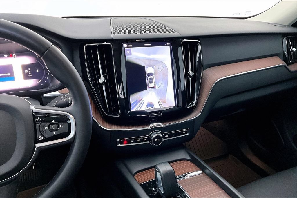 Certified 2023 Volvo XC60 B5 Plus AWD/4WD image 7
