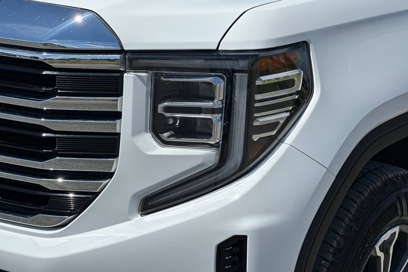 Used 2024 GMC Sierra 1500 SLT image 49