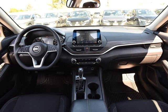 Certified 2025 Nissan Altima 2.5 SV image 8