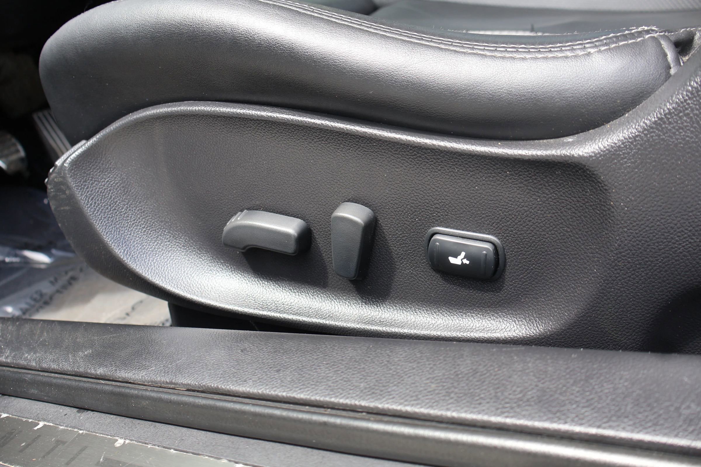 Used 2010 INFINITI G37 Sport w/ Navigation Pkg image 34