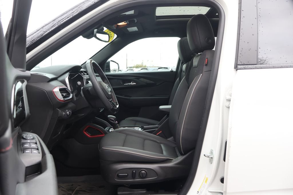 Certified 2023 Chevrolet TrailBlazer RS w/ Sun and Liftgate Package image 33