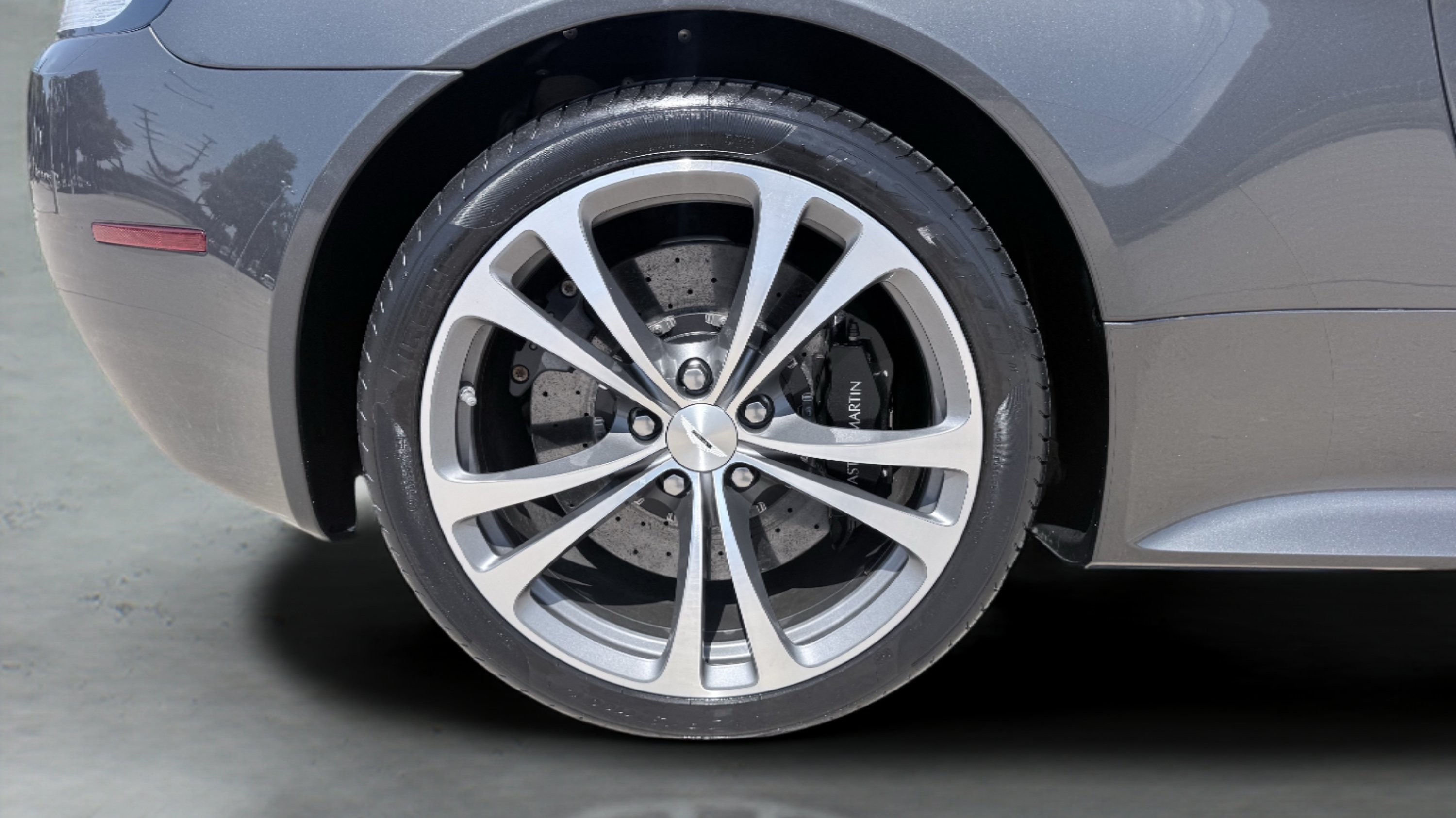 Used 2015 Aston Martin V12 Vantage S RWD image 11