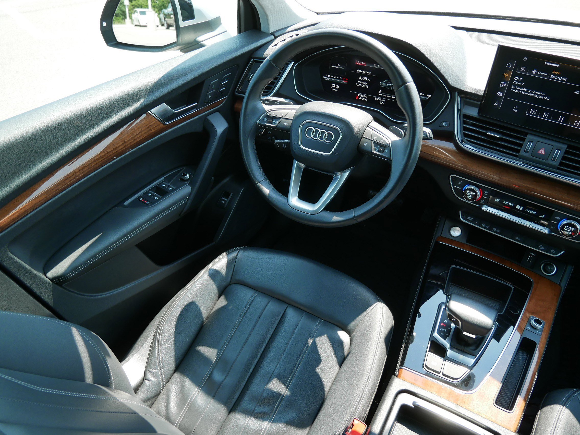 Used 2022 Audi Q5 2.0T Premium Plus w/ Premium Plus Package image 9