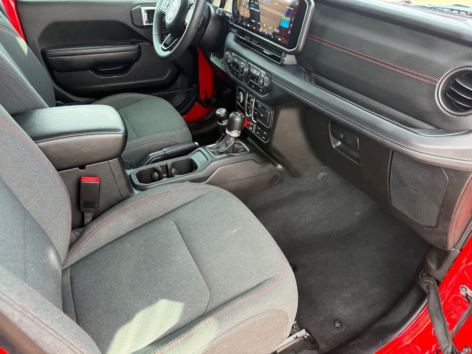 Used 2024 Jeep Wrangler Unlimited Rubicon AWD/4WD image 30