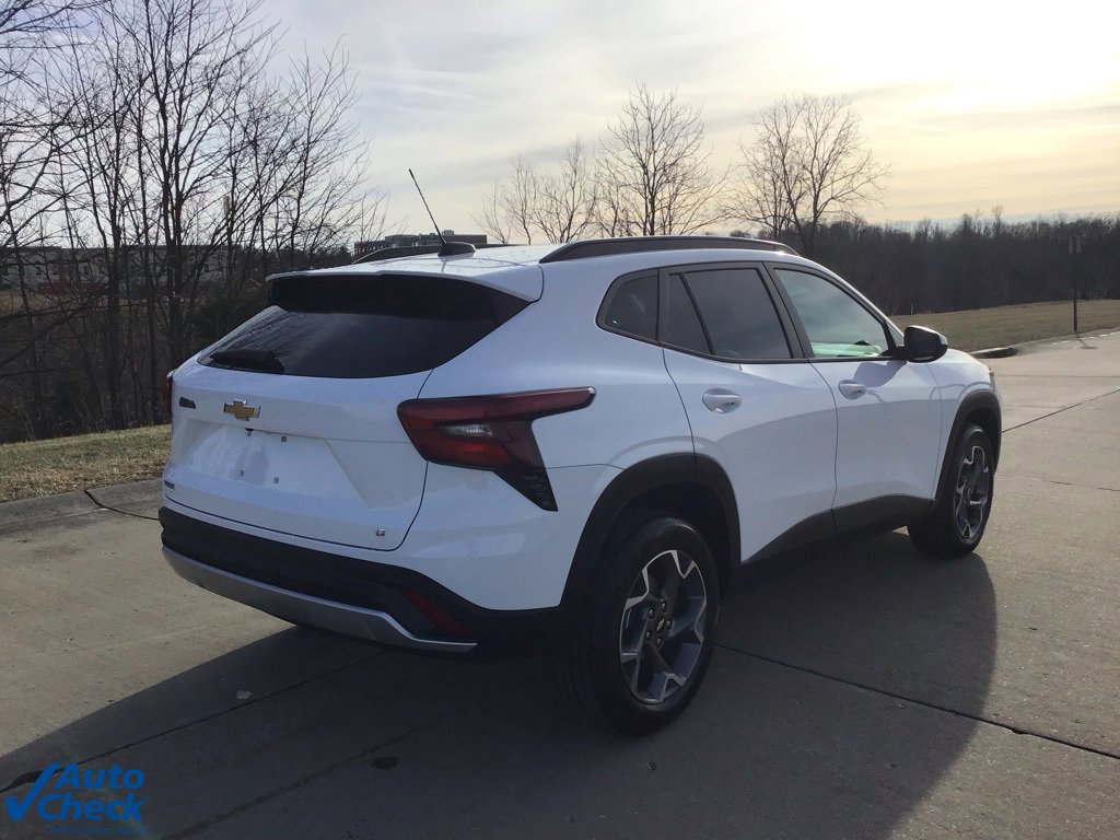 Used 2025 Chevrolet Trax LT image 3