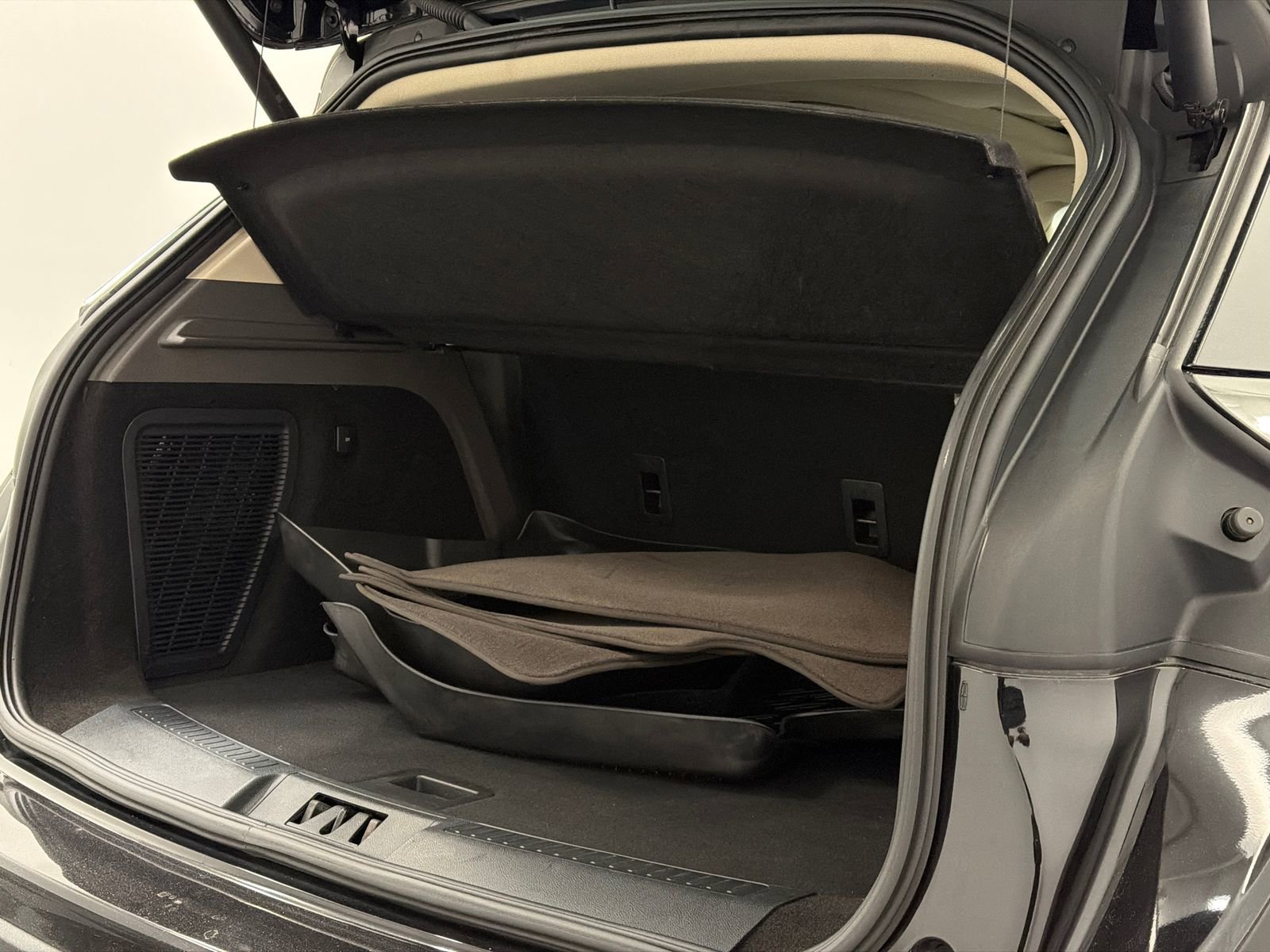 Used 2021 Lincoln Corsair Reserve w/ Equipment Group 201A image 6