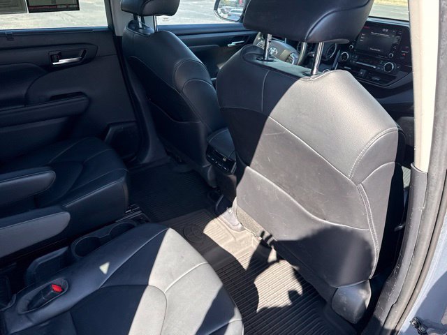 Used 2020 Toyota Highlander XLE AWD/4WD image 17