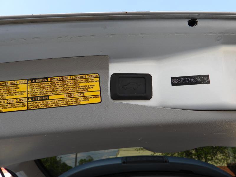 Used 2012 Toyota Highlander SE w/ Tow Pkg FWD image 34