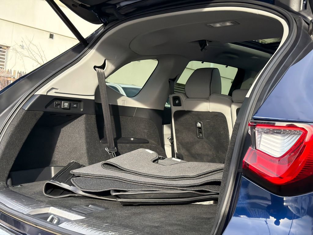 Used 2023 Acura MDX SH-AWD w/ Advance Package image 8