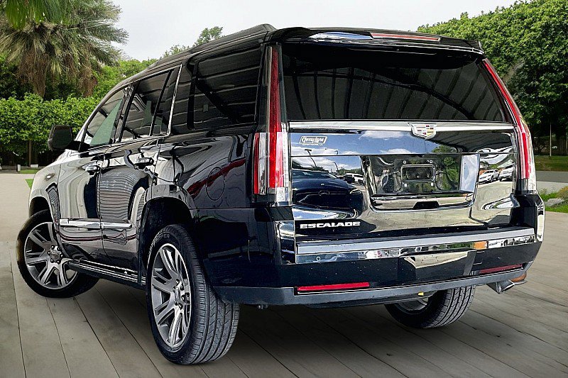 Used 2016 Cadillac Escalade Premium RWD image 9