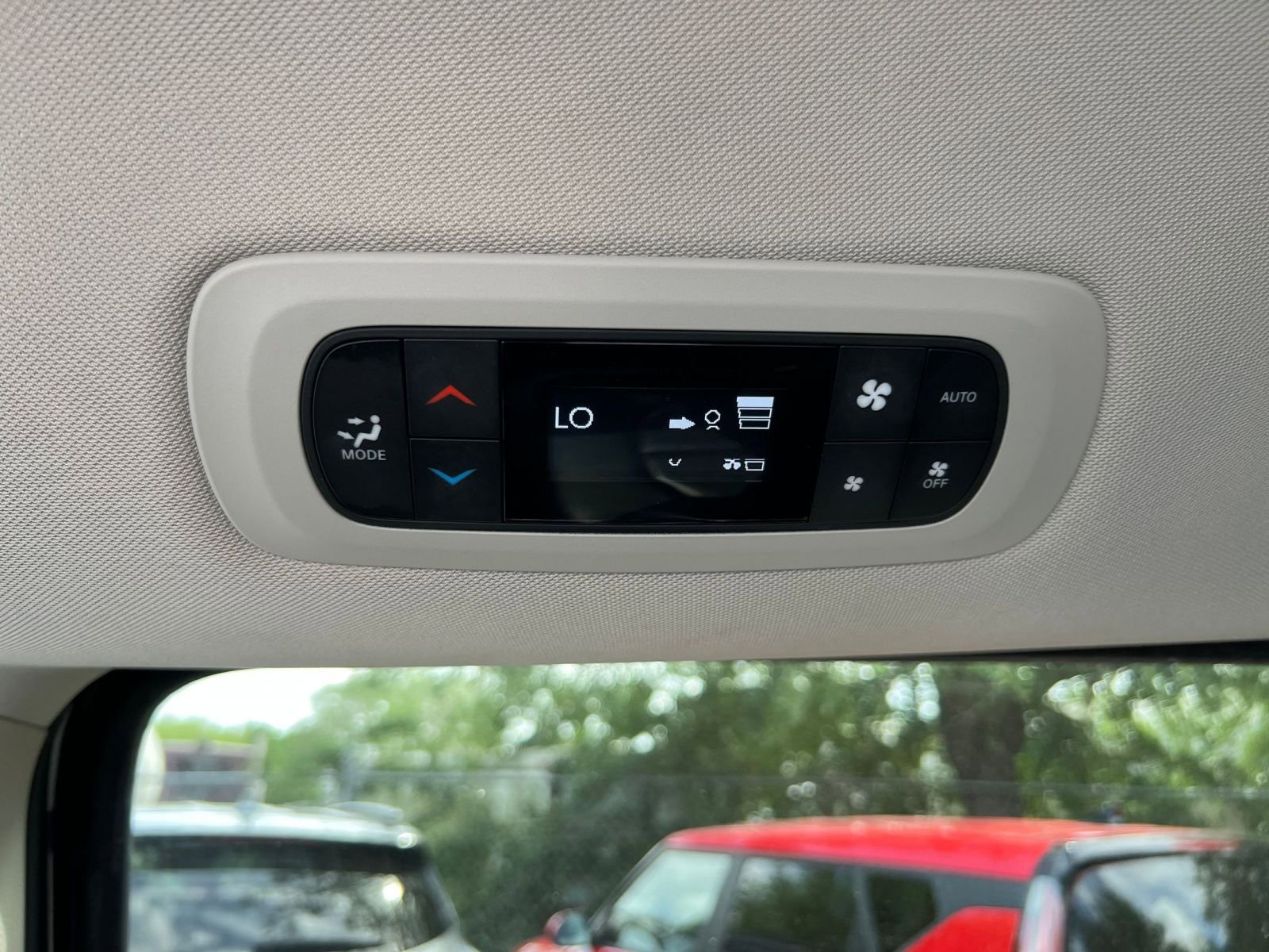 Used 2023 Chrysler Pacifica Touring-L image 29