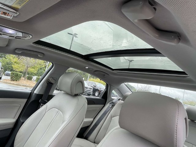 Used 2015 Hyundai Sonata Limited w/ Option Group 06 FWD image 16