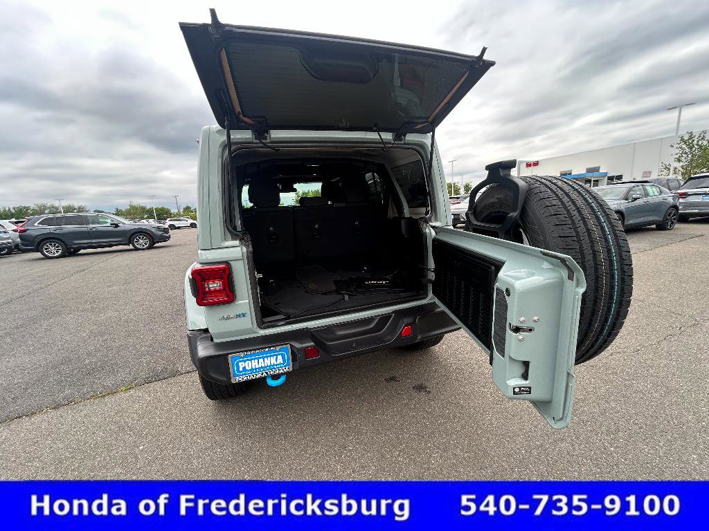 Used 2024 Jeep Wrangler Sahara AWD/4WD image 12