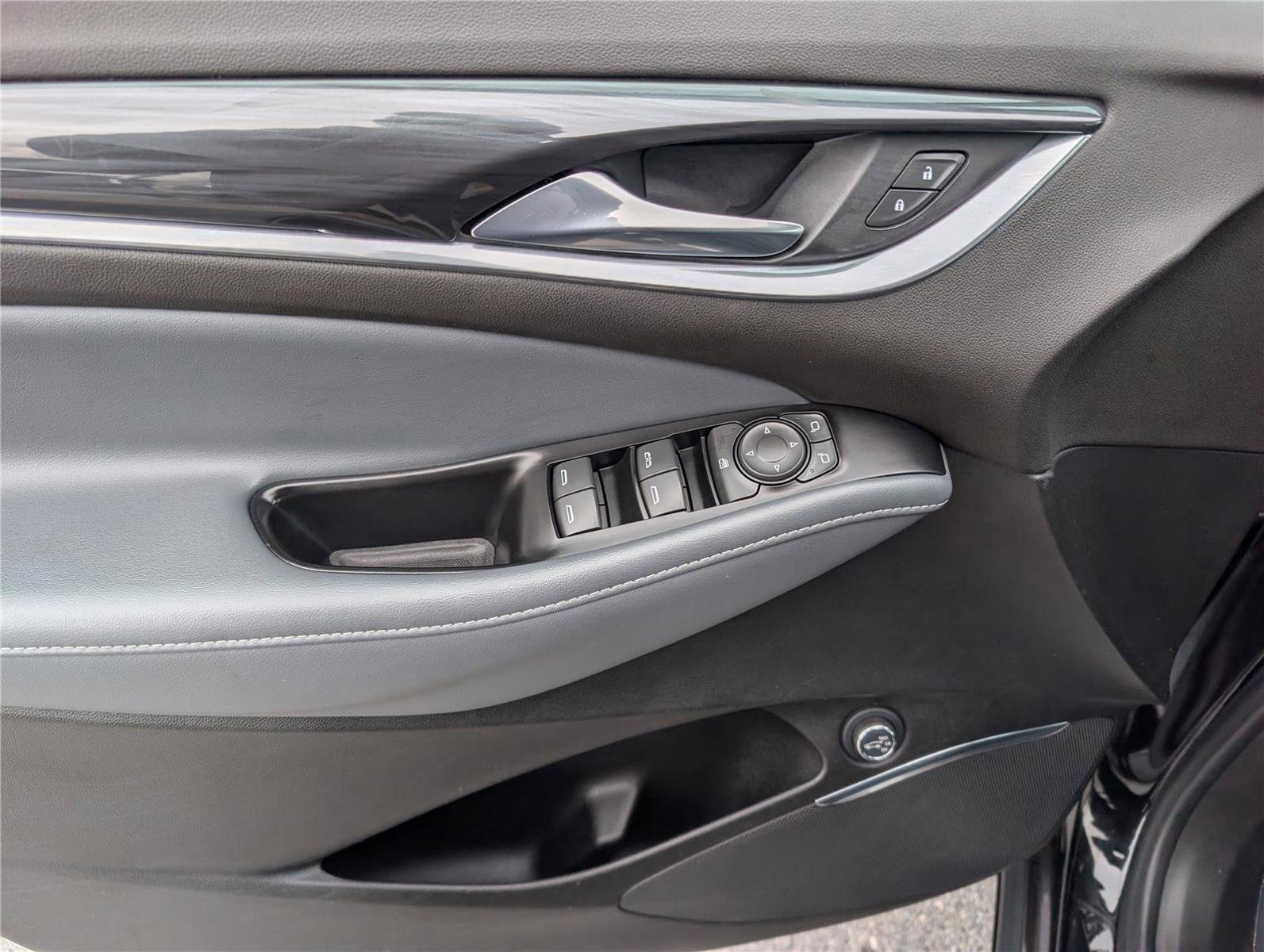 Used 2022 Buick Enclave Essence image 21