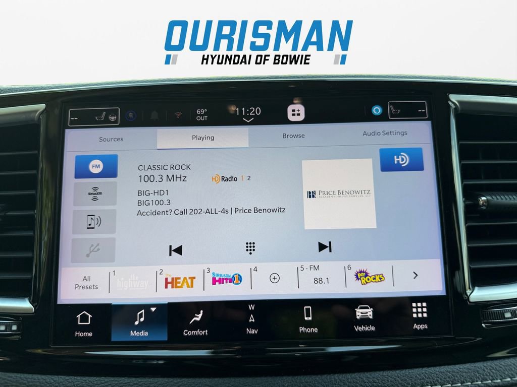 Used 2023 Chrysler Pacifica Limited FWD image 17